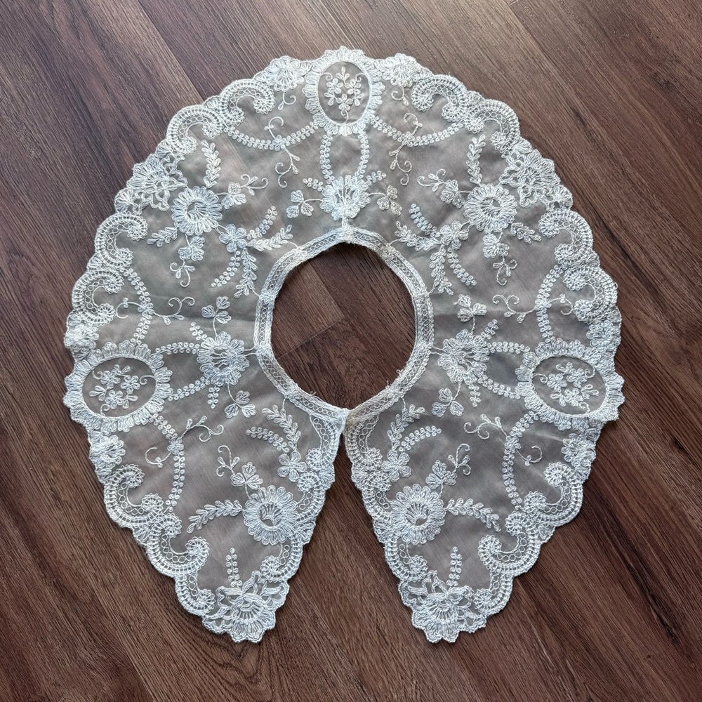 VINTAGE ROUND TOPPETTES by A.Brod LACE COLLAR Gothic Victorian